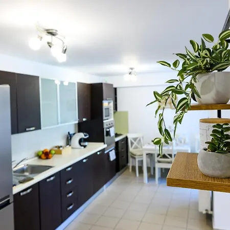 Eme-rose Condo, Free Guarded Parking & Gym