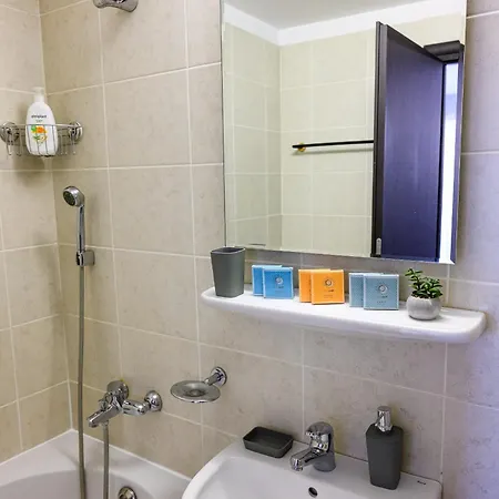 Eme-rose Condo, Free Guarded Parking & Gym *